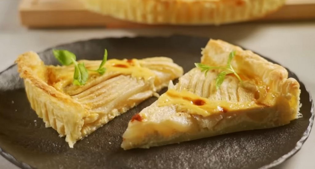 Tart od lisnatog tijesta s kruškom